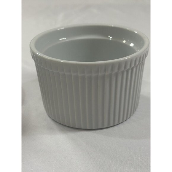 Lot of 2 Sur La Table Porcelain Round Soufflé Dishes Ramekin Ribbed White 8 Oz - Picture 1 of 5